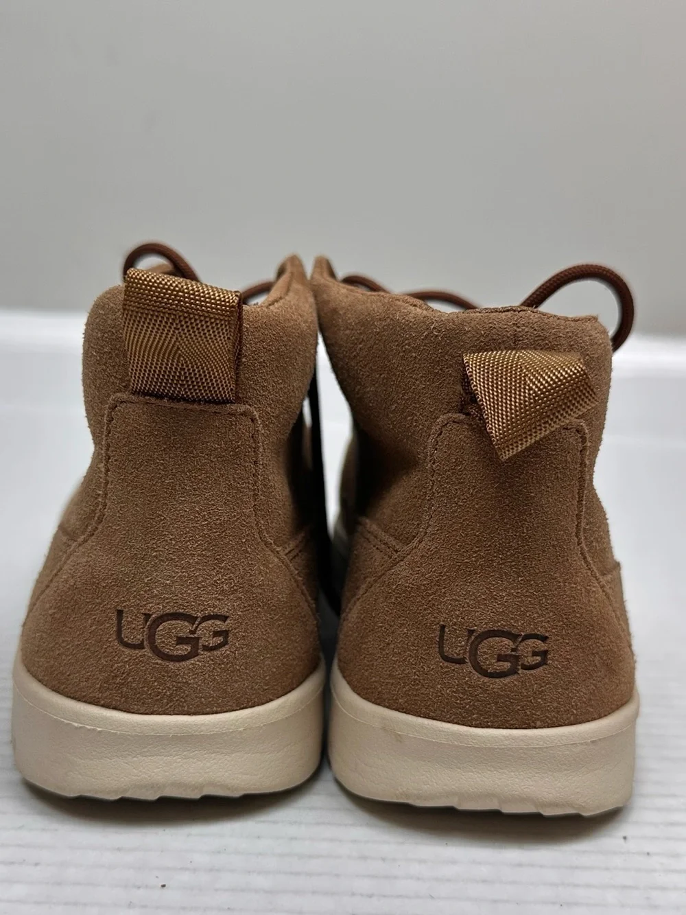 UGG Boys Canoe II Chukka Boot Size US 6.0 - EU 38